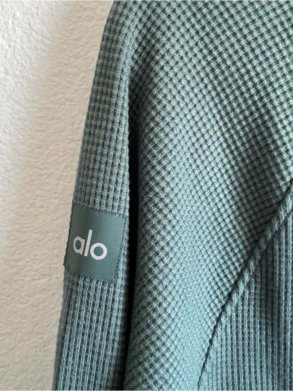 ALO Yoga Waffle Weekend Escape Mock Neck Sweatshirt  Clover Green  S NWT - Picture 10 of 15